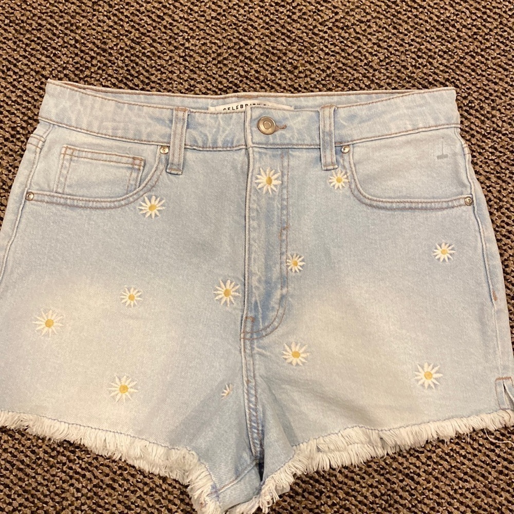CELEBRITY Pink High Rise Daisy Printed Denim Frayed Hem Short